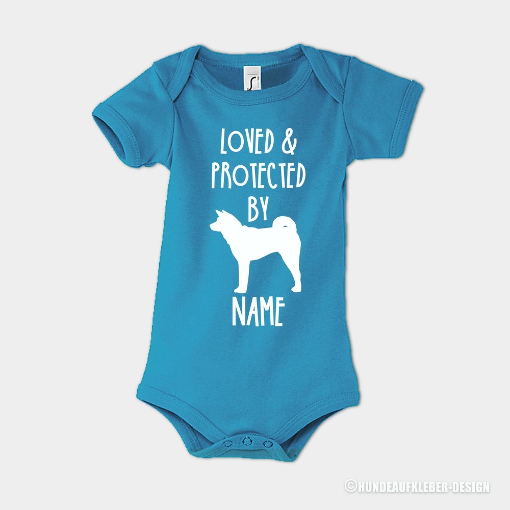 Akita Inu Strampler mit Hund und Name blau
